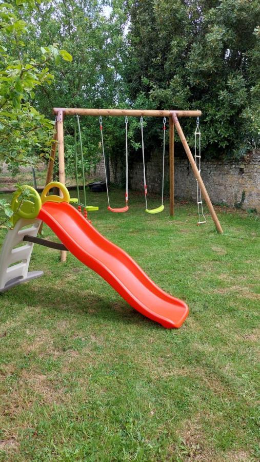 Le So Art, Grande Maison 4 Chambres, Terrain De Petanque, Grand Jardin Clos, Flipper, Babyfoot, Jeux Arcade, Ping Pong,1 Km Mer, Proche Golf, Port En Bessin, Bayeux Et Plages Du Debarquement, Adaptee Enfants Commes ภายนอก รูปภาพ